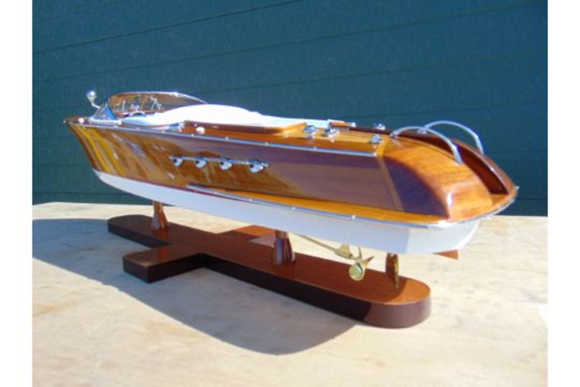 BEAUTIFUL AQUARAMA RIVA RUNABOUT HIGLY DETAILED SCALE MODEL - Image 4 of 6