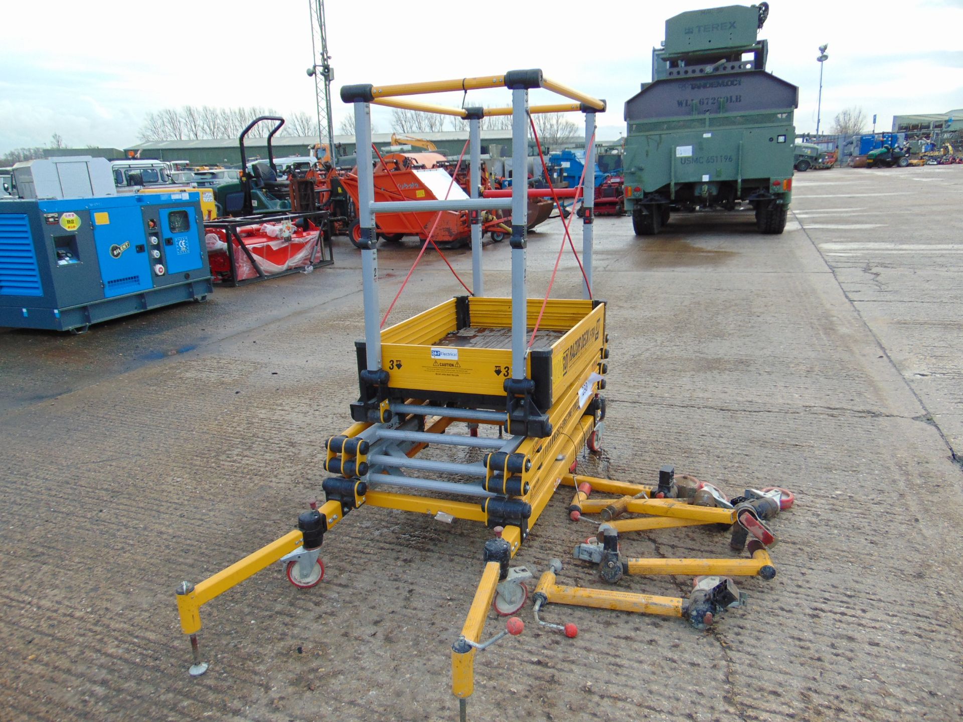 RAZOR DECK X-TRA SELF ERECTING TOWER PLATFORM C/W LEGS ETC. 2M-150 KG - Image 8 of 10