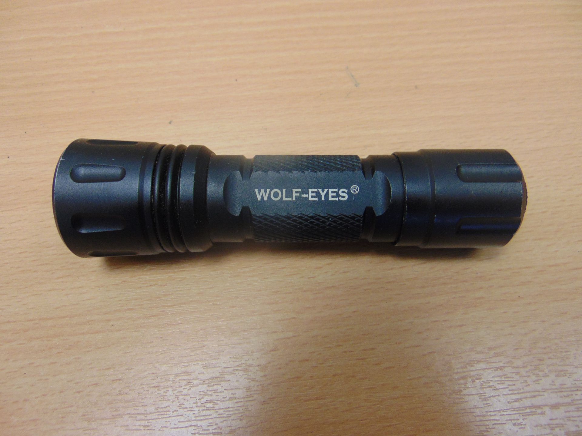 WOLF EYES SNIPER TACTICAL FLASH LIGHT C/W WEAPON MOUNTS AND FILTERS - Image 2 of 10