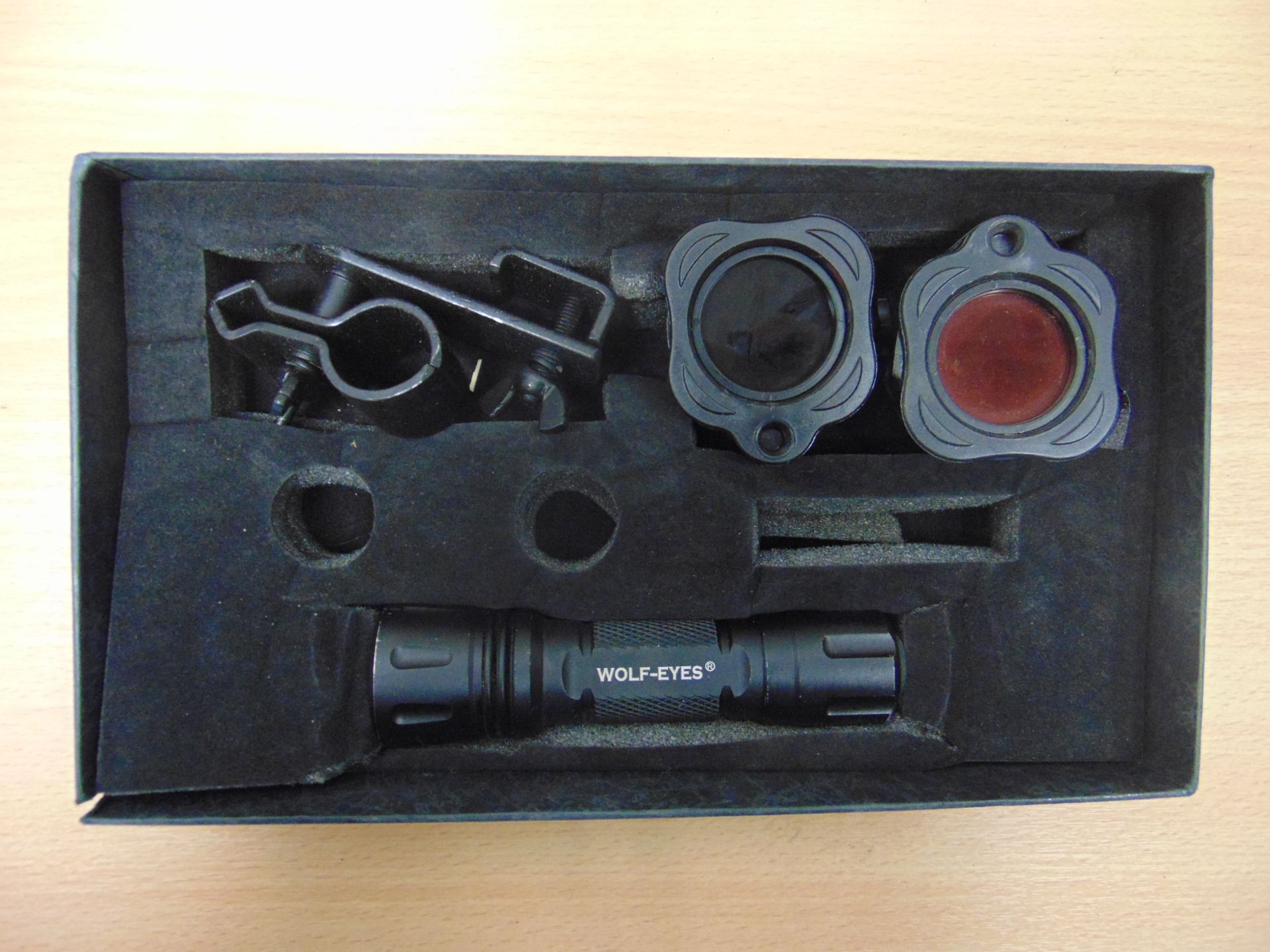 WOLF EYES SNIPER TACTICAL FLASH LIGHT C/W WEAPON MOUNTS AND FILTERS - Image 5 of 10