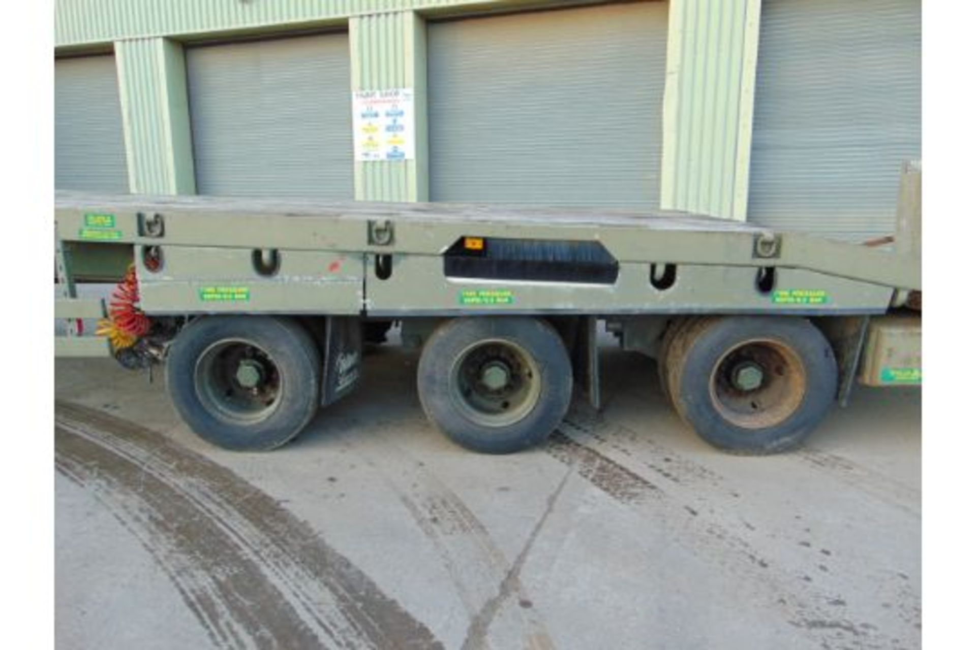 EX RESERVE OLDBURY TRI AXLE SLIDING DECK PLANT TRAILER - Image 10 of 26