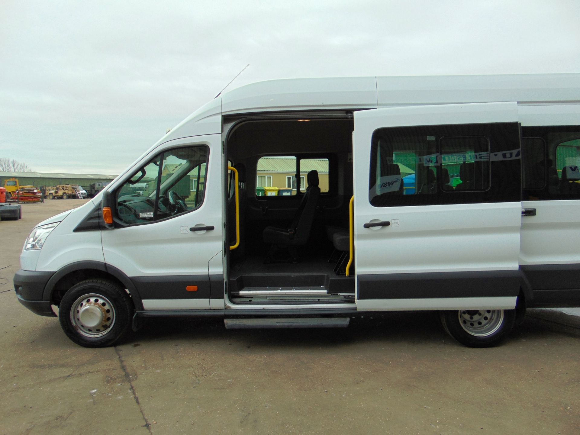 2014 Ford Transit 2.2 TDCi 460E 17 Seat Minibus ONLY 74,813 km! - Image 12 of 36
