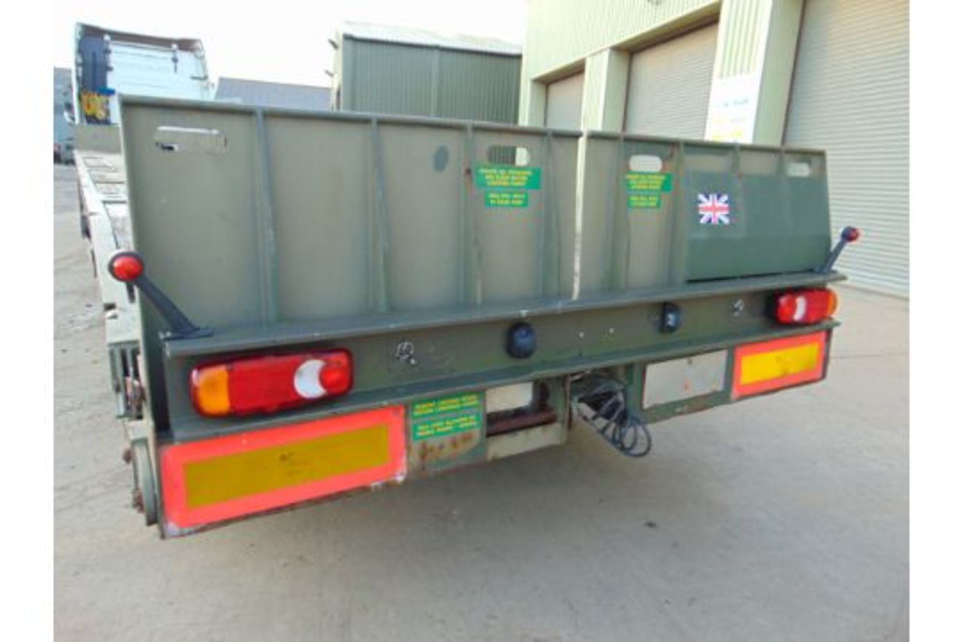 EX RESERVE OLDBURY TRI AXLE SLIDING DECK PLANT TRAILER - Image 7 of 26