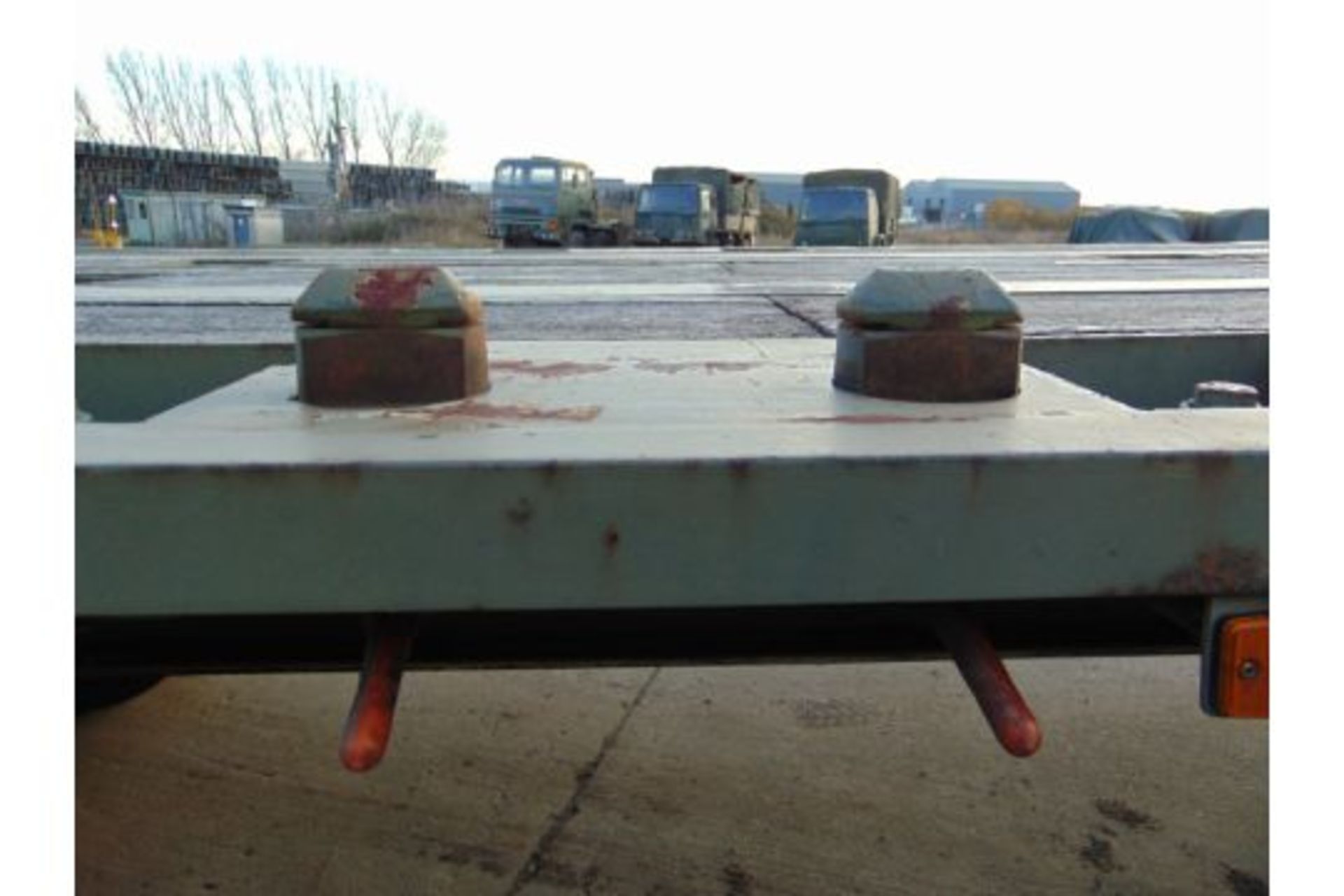 EX RESERVE OLDBURY TRI AXLE SLIDING DECK PLANT TRAILER - Image 15 of 26