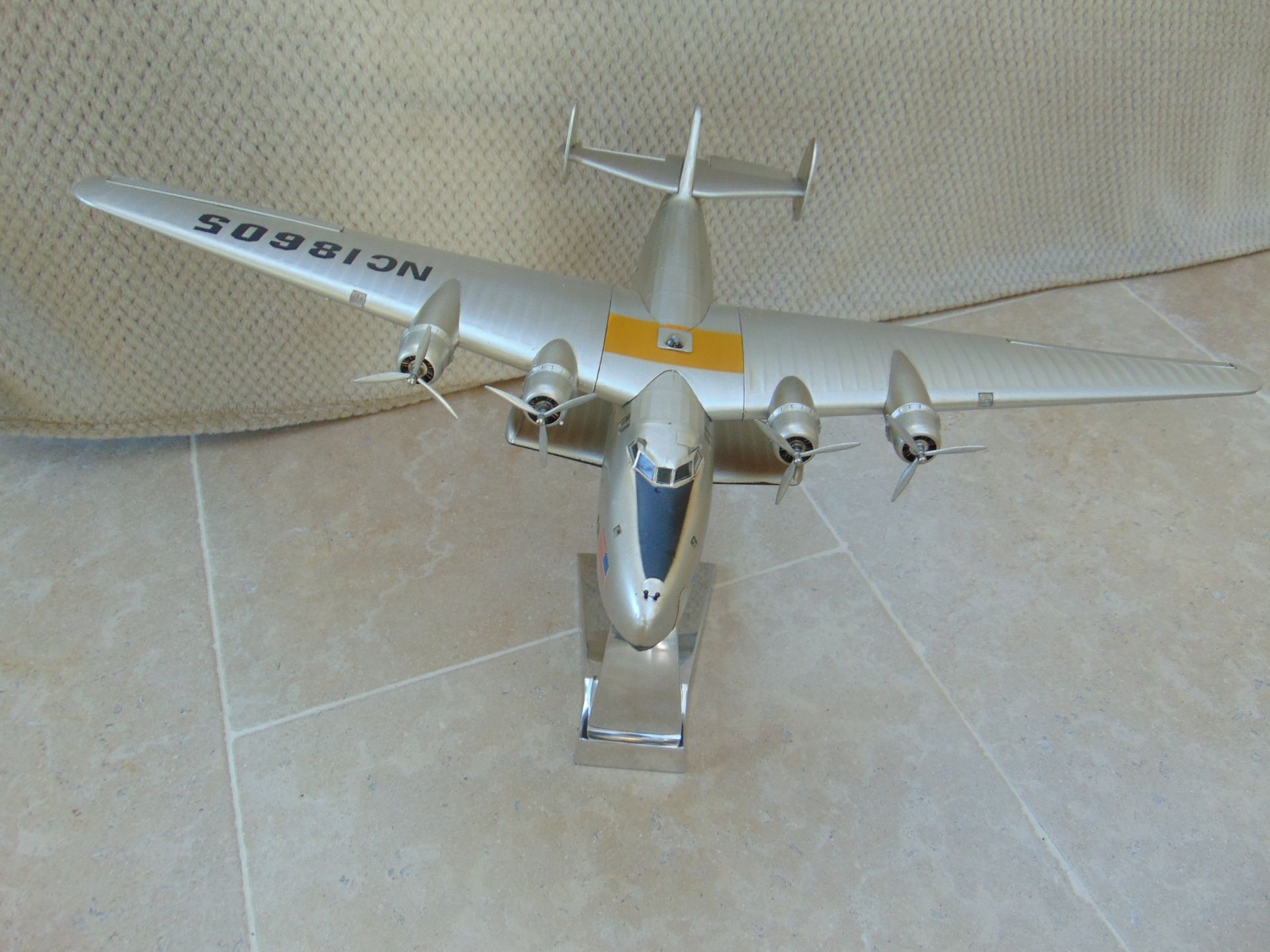 SUPERB SCALE MODEL OF THE BOEING 314 DIXIE CLIPPER - Image 3 of 24