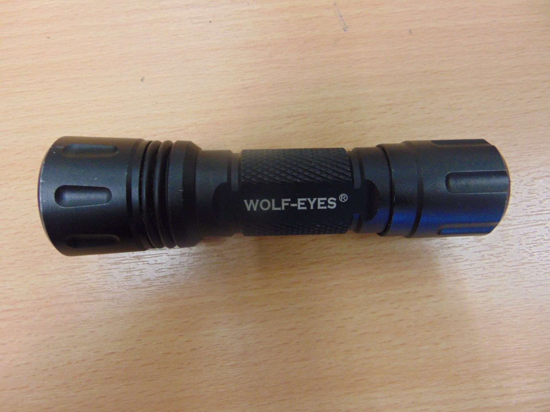 WOLF EYES SNIPER TACTICAL FLASH LIGHT C/W WEAPON MOUNTS AND FILTERS - Image 3 of 10