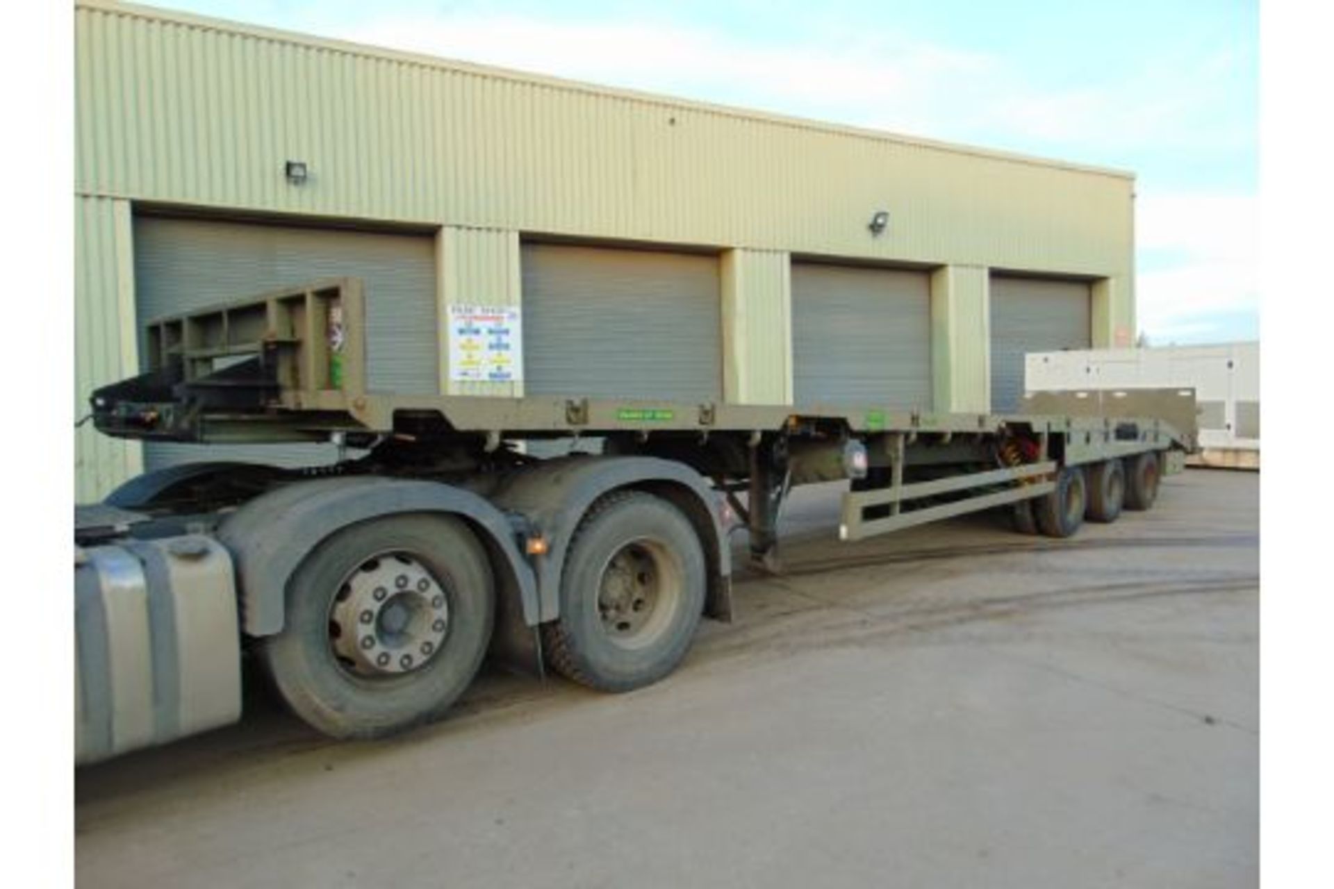 EX RESERVE OLDBURY TRI AXLE SLIDING DECK PLANT TRAILER - Image 2 of 26