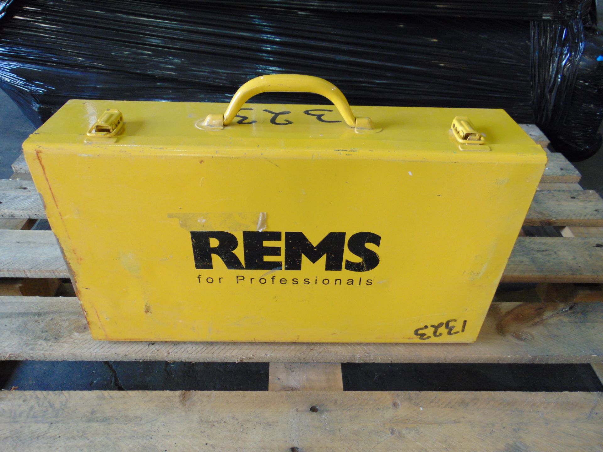 REMS 578001 Mini Press CRIMPER ACC c/w 2 x 14.4 v Batteries, Charger, Steel Case etc - Image 7 of 7