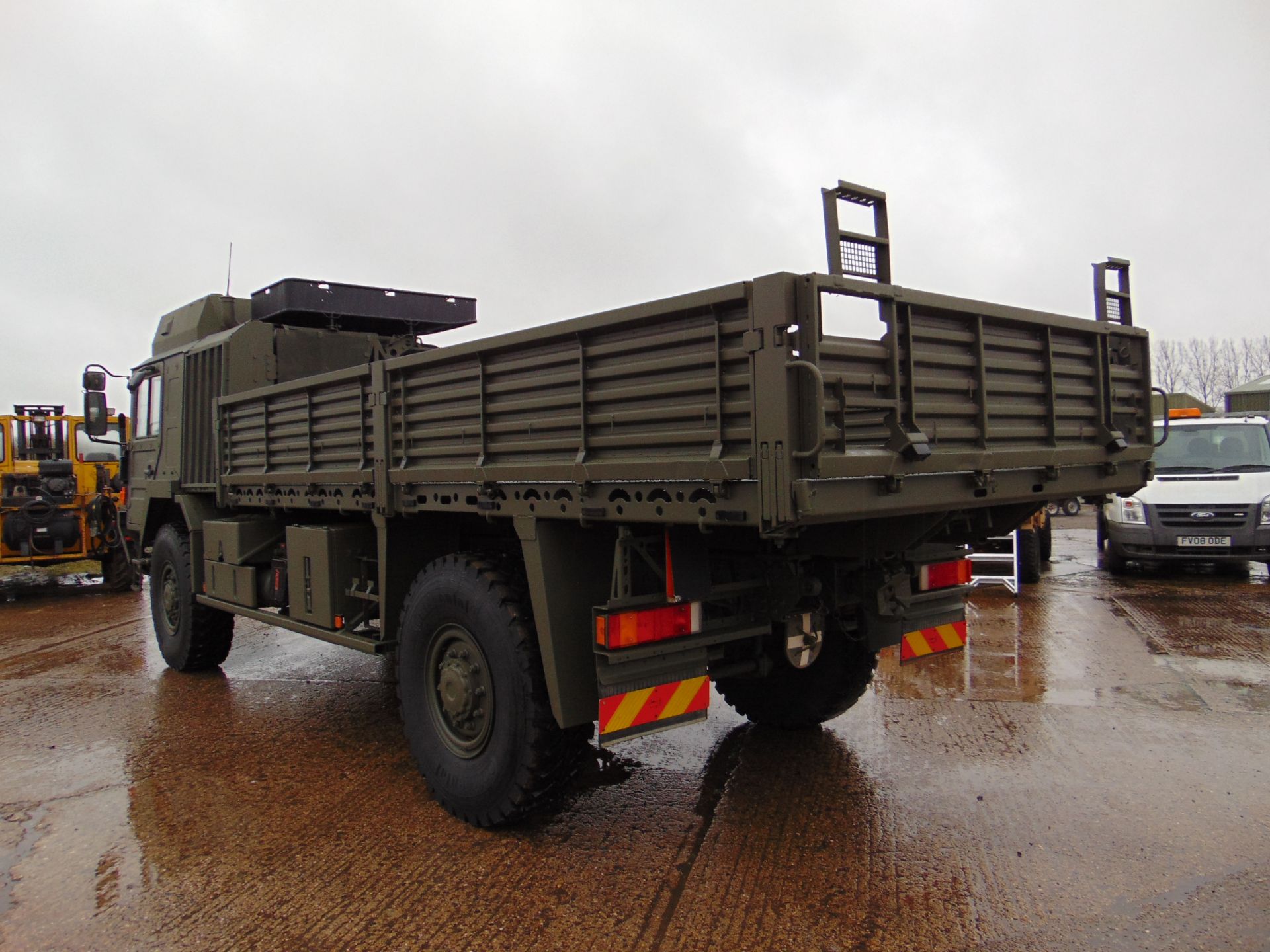 MAN 4X4 HX60 18.330 FLAT BED CARGO TRUCK ONLY 21,891km! - Image 8 of 25