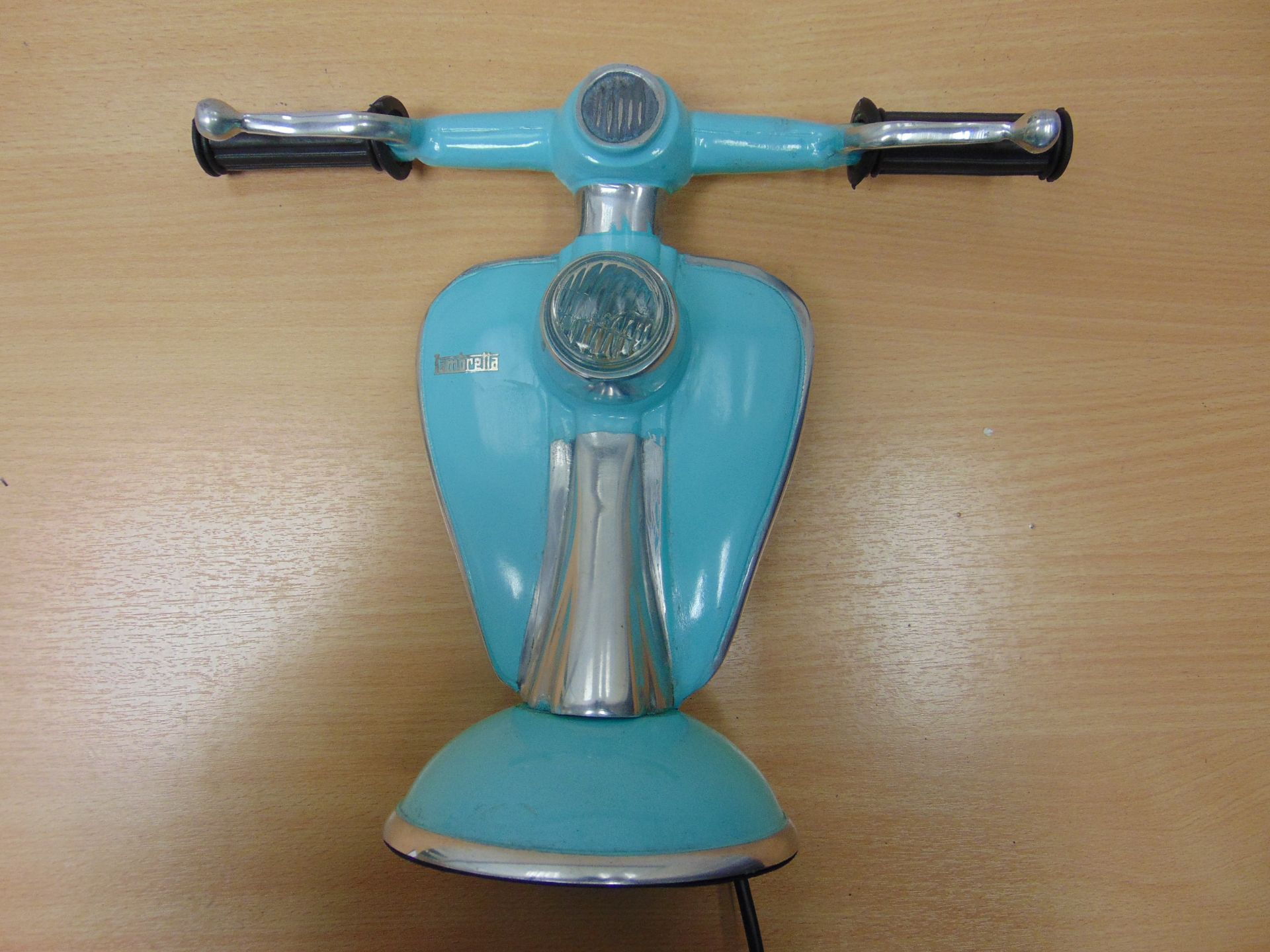 VERY UNUSUAL LAMBRETTA LAMP - Image 3 of 4