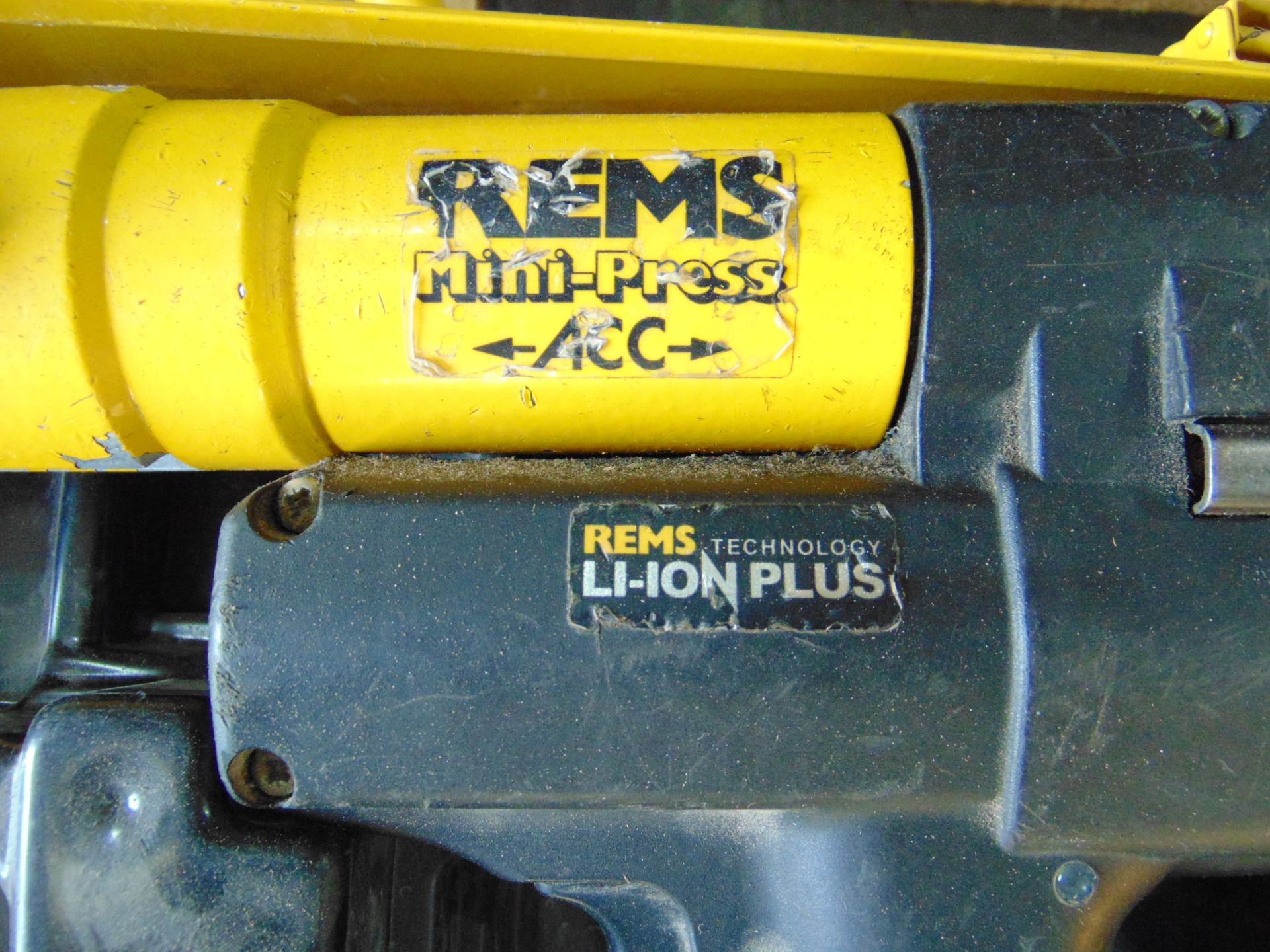 REMS 578001 Mini Press CRIMPER ACC c/w 2 x 14.4 v Batteries, Charger, Steel Case etc - Image 4 of 7