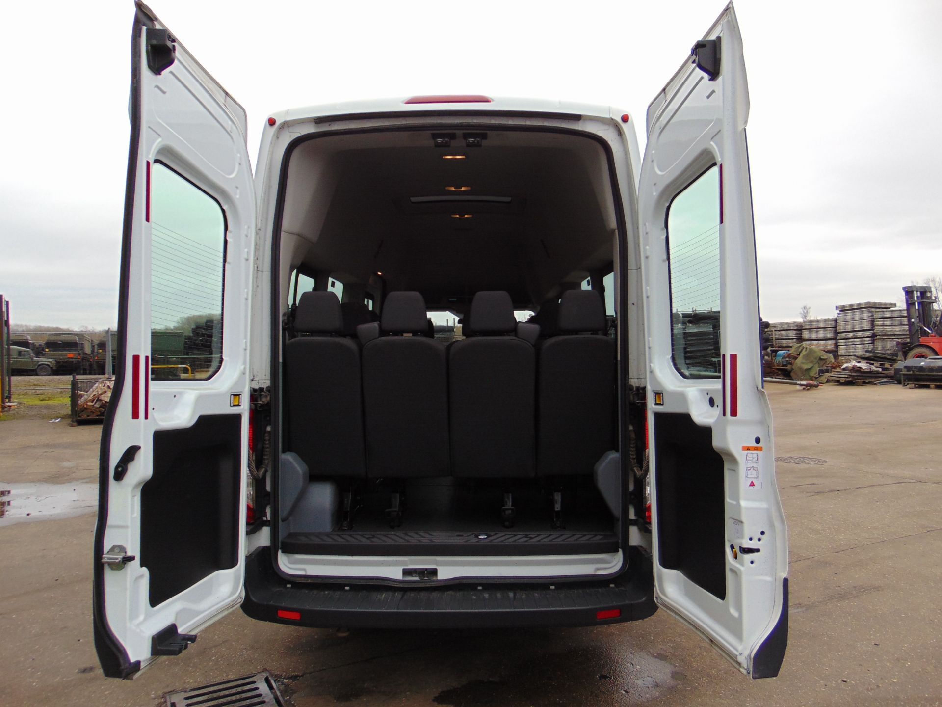 2014 Ford Transit 2.2 TDCi 460E 17 Seat Minibus ONLY 74,813 km! - Image 23 of 36