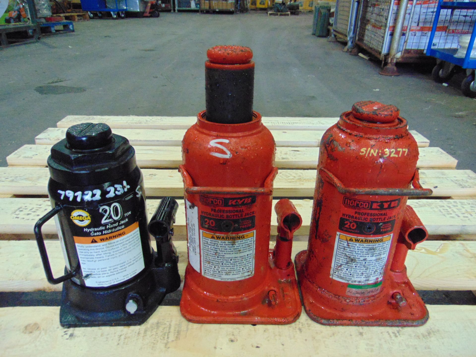 Q 3 x 20 Tonne Hydraulic Jacks