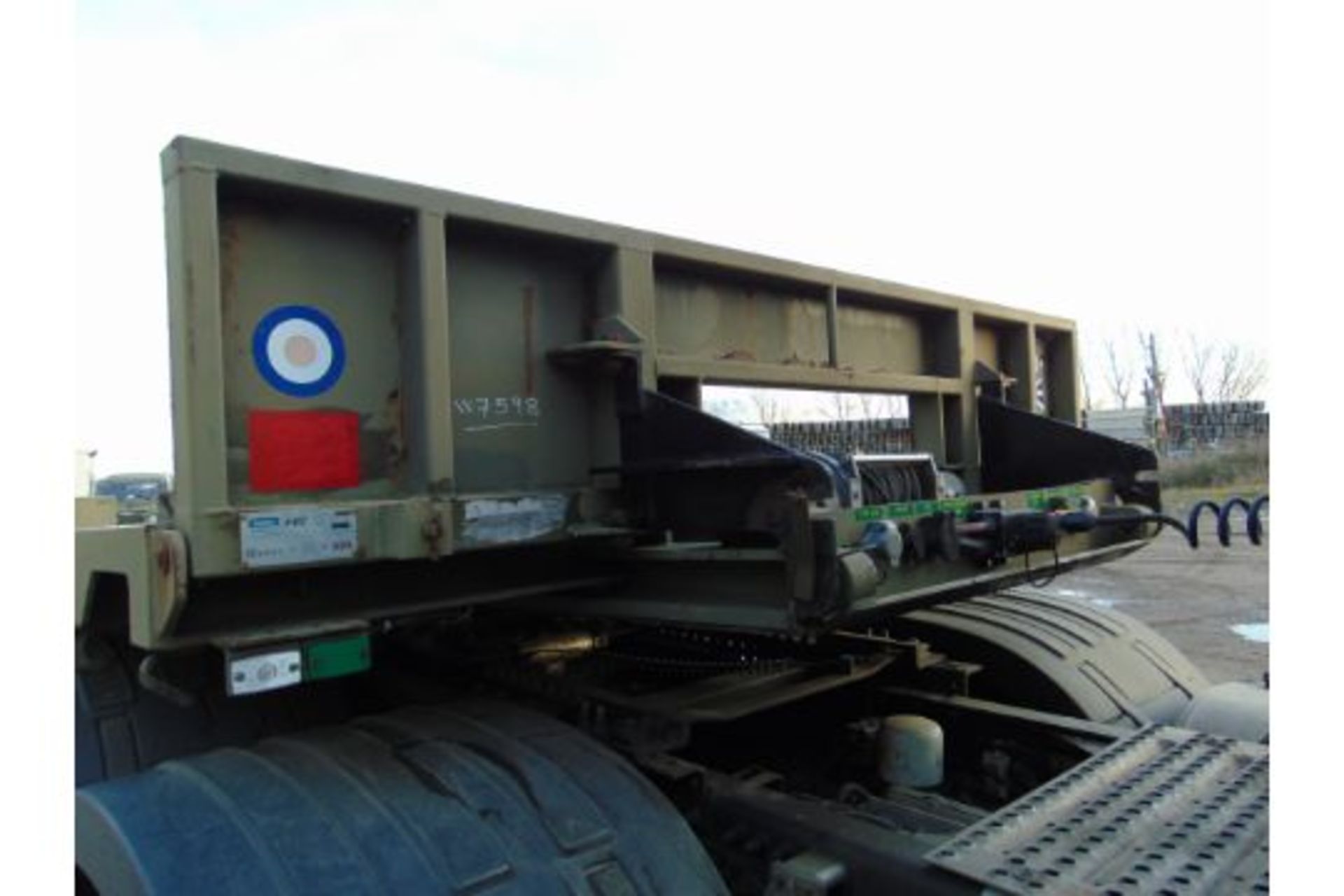 EX RESERVE OLDBURY TRI AXLE SLIDING DECK PLANT TRAILER - Image 8 of 26