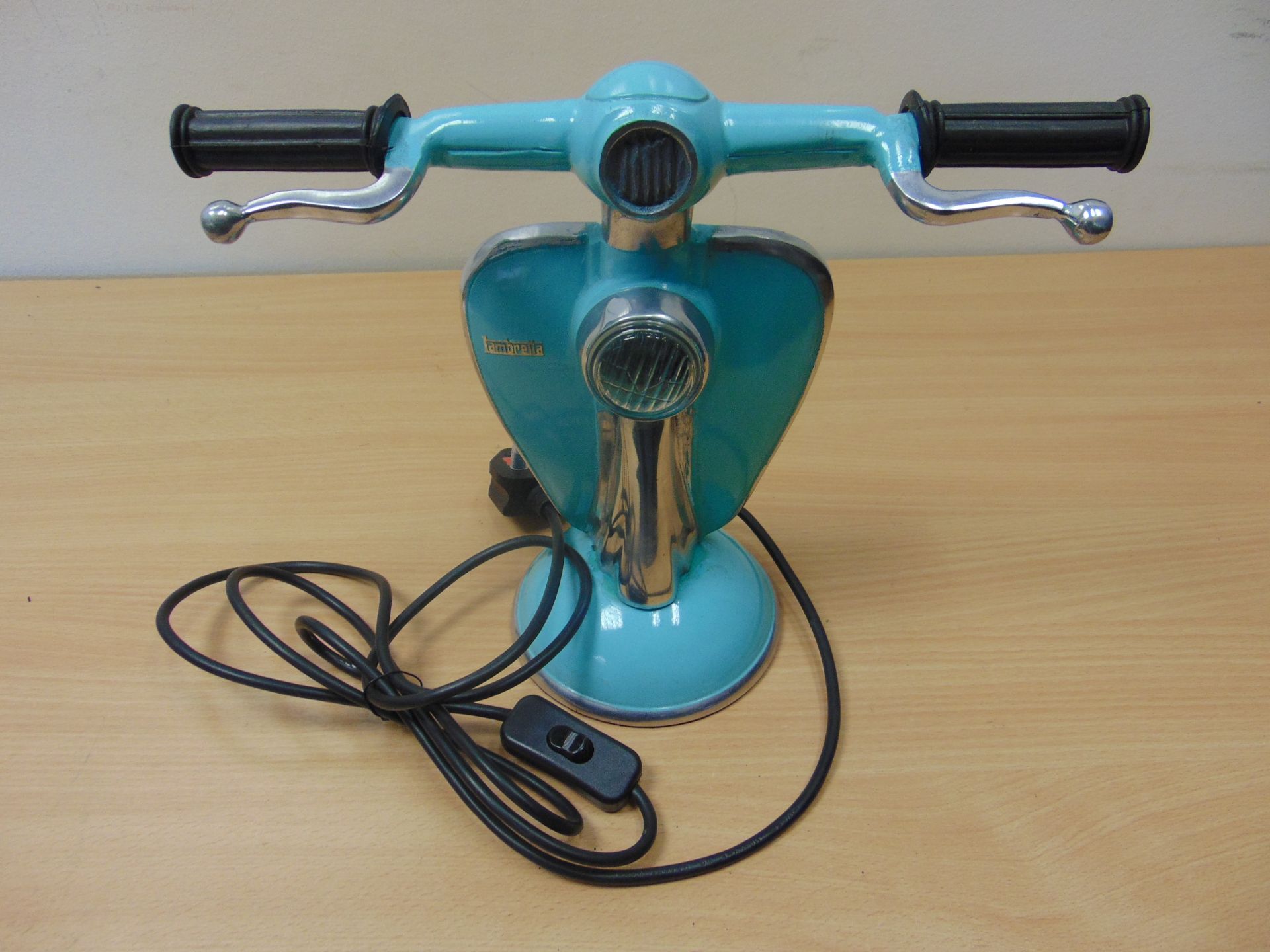 VERY UNUSUAL LAMBRETTA LAMP - Image 4 of 4