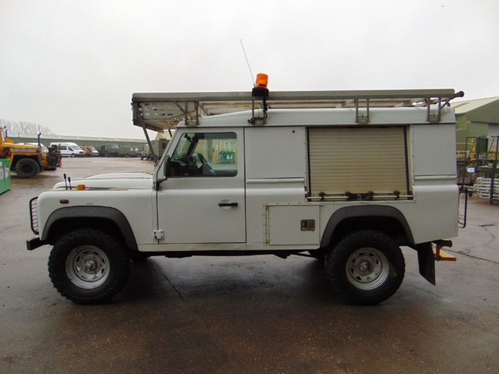 2011 Land Rover Defender 110 Puma hardtop 4x4 mobile workshop with Winch Etc. From UK Utility Co. - Image 4 of 31