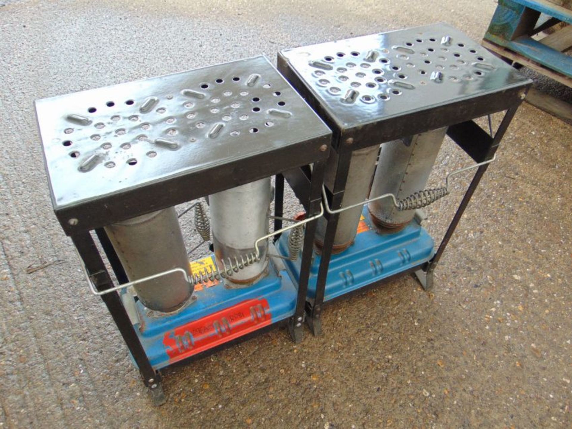 2 x Valor Valmin Twin Burner Paraffin Greenhouse / Shed Heaters - Image 4 of 4