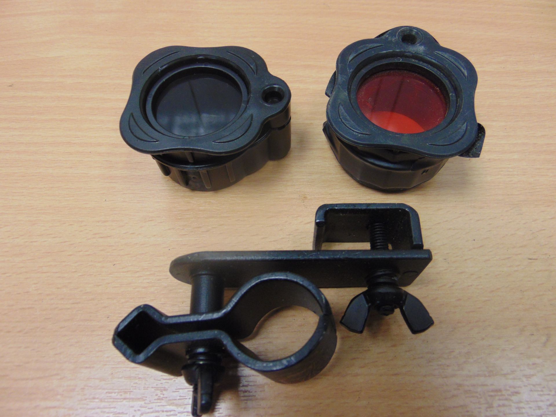 WOLF EYES SNIPER TACTICAL FLASH LIGHT C/W WEAPON MOUNTS AND FILTERS - Image 4 of 10