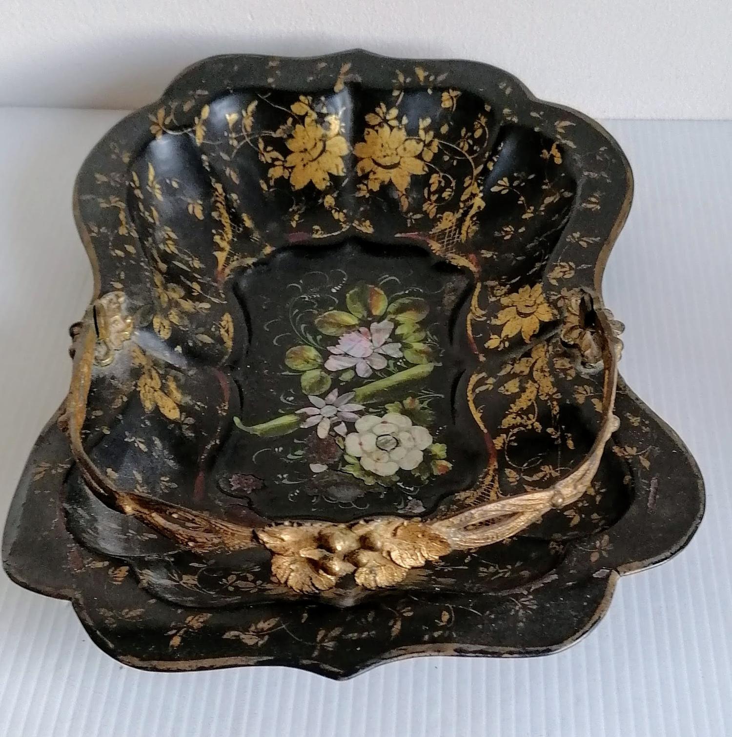 A 19th century Oriental lacquered metal tray with floral mother-of-pearl and gilt decoration with - Image 5 of 6