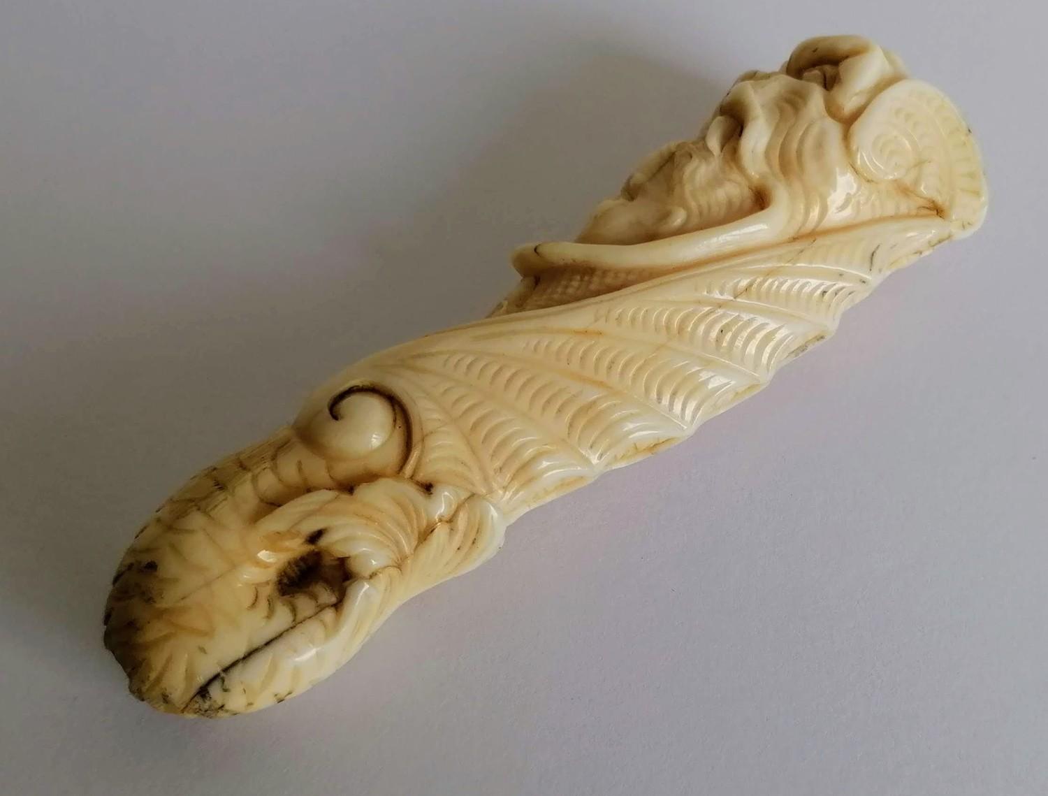 A 19th century carved ivory parasol handle - Image 3 of 3