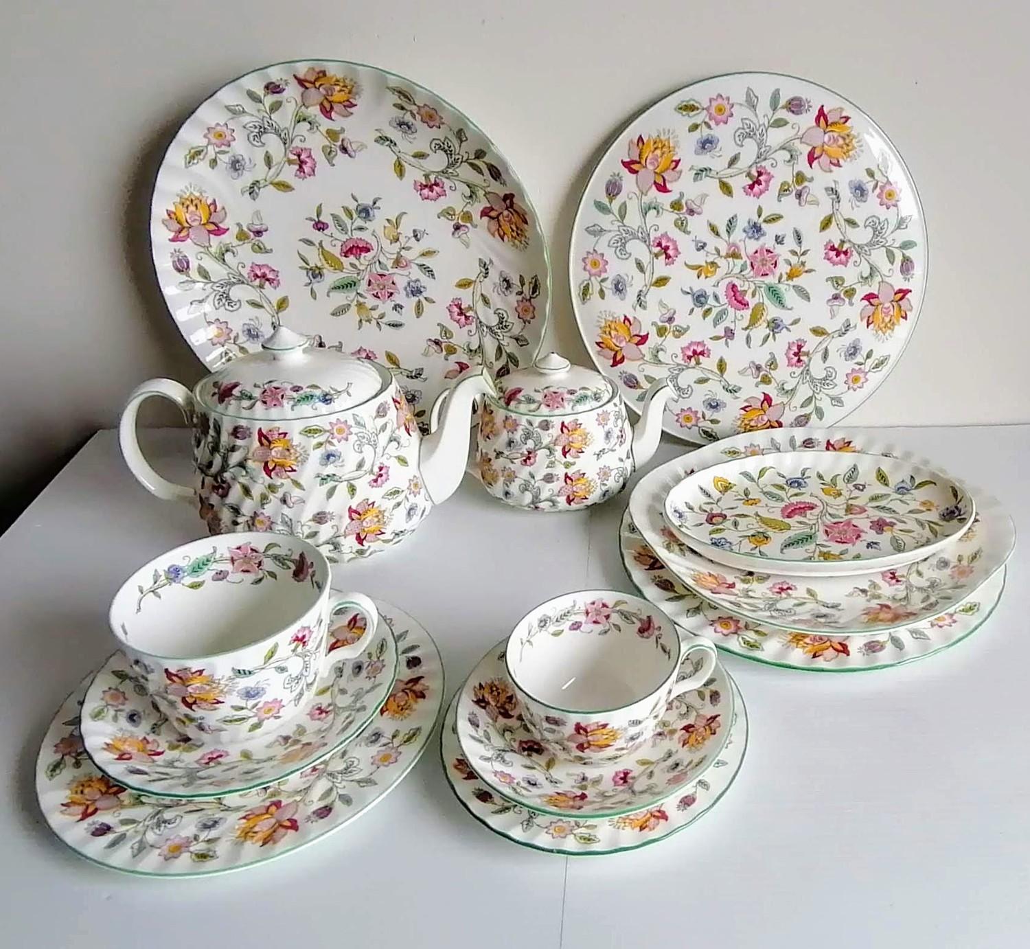A Minton 'Haddon Hall' tea and coffee service comprising six each tea cups/saucers/side plates; - Bild 2 aus 4