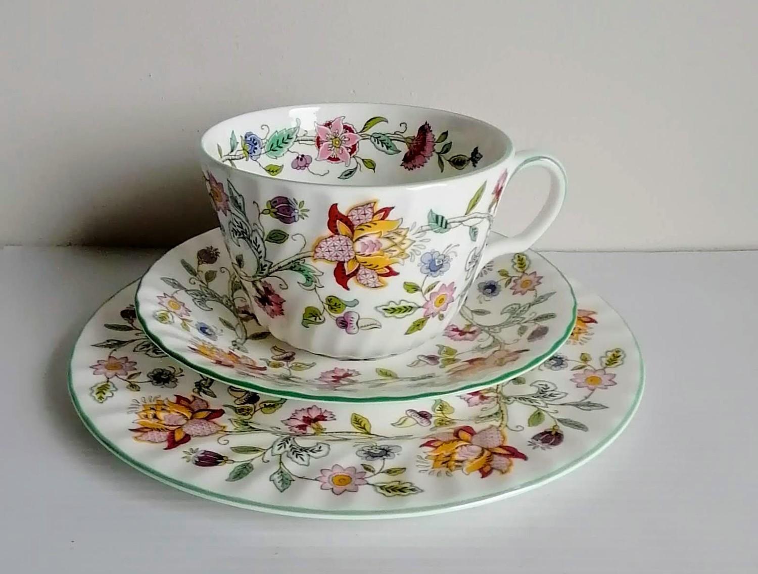 A Minton 'Haddon Hall' tea and coffee service comprising six each tea cups/saucers/side plates; - Bild 4 aus 4