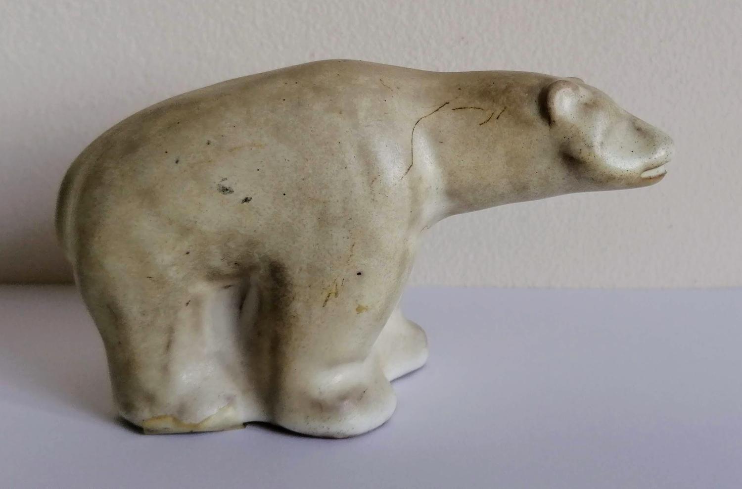 Åke Holm (Swedish, 1900-1980) POLAR BEAR, ceramic figurine, 8.5 x 13.5 cm, signed to base Å. Holm - Bild 3 aus 3