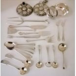 A miscellany of silver flatware to include six Edwardian coffee spoons by Joseph Rodgers & Sons,