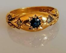 An Edwardian 18ct yellow gold gypsy ring set with sapphire and diamonds, carved decoration, size