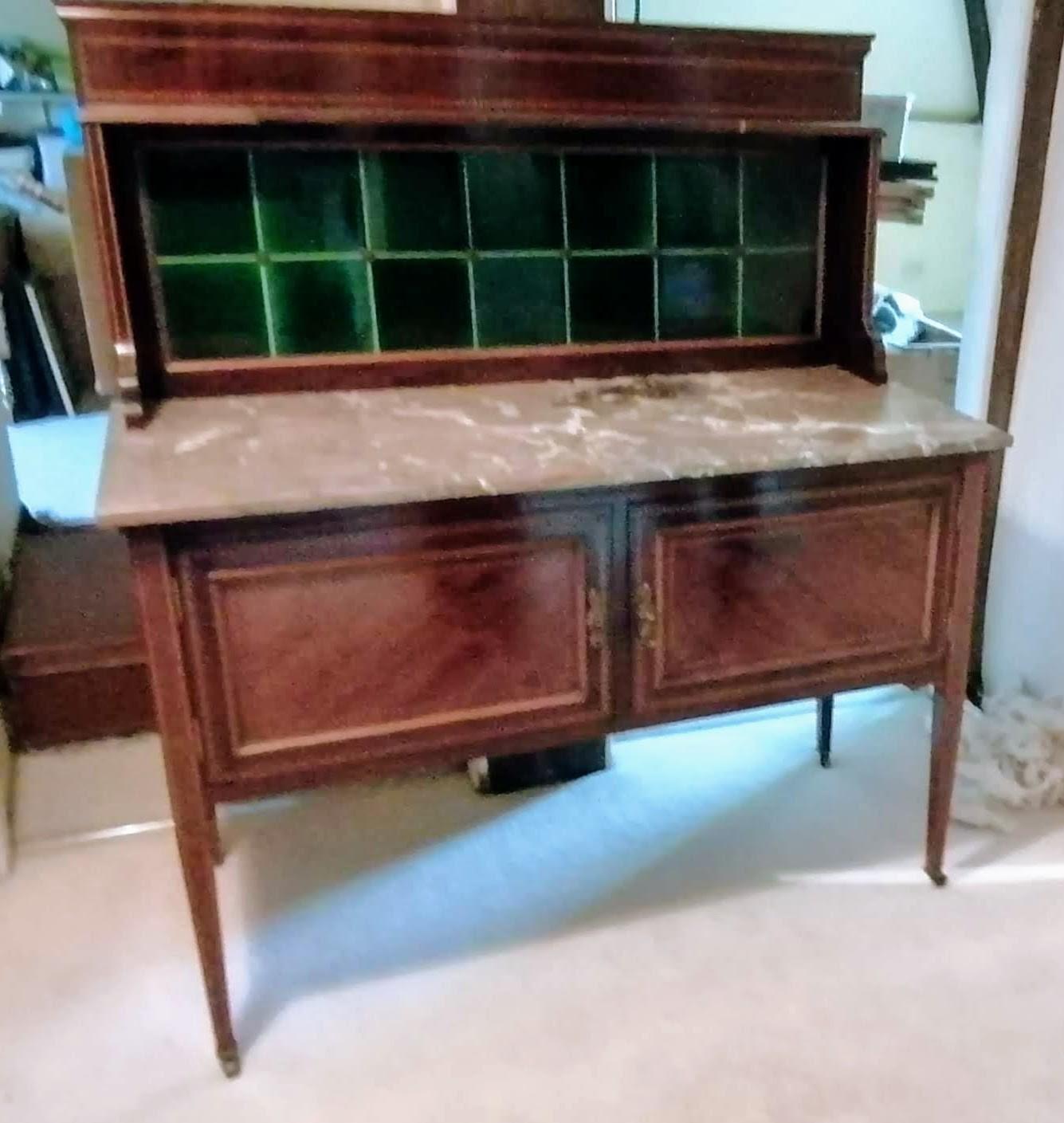 An Edwardian bedroom suite comprising: a treble wardrobe with carved pediment, interior fitted for - Image 3 of 10