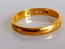 A 22ct yellow gold wedding band, size S, hallmarked, 4.3g