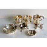 A pair of contemporary silver cups by Deakin & Francis Ltd., Birmingham, 1978, each 6 cm; a