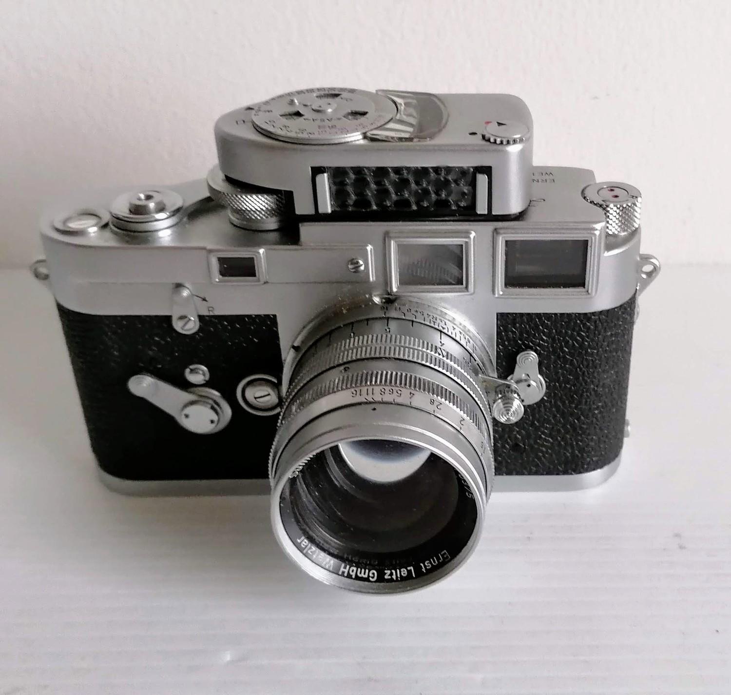 A cased Leica M3 camera, chrome, serial no. 914996, 1957, shutter working, with a Leitz Wetzlar - Image 2 of 9