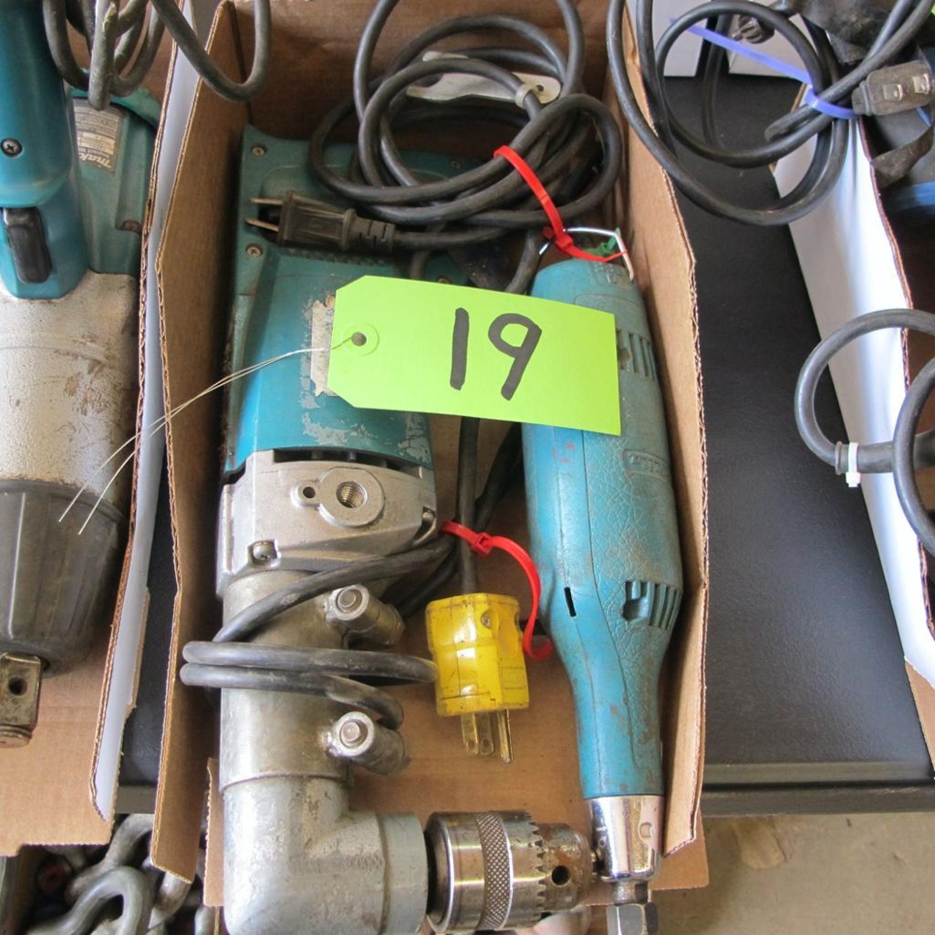 LOT OF 2 MAKITA POWER TOOLS (6300LR 1/2" ANGLE DRILL, 906 1/4" TIP GRINDER/POLISHER) (IN WEST BLDG)