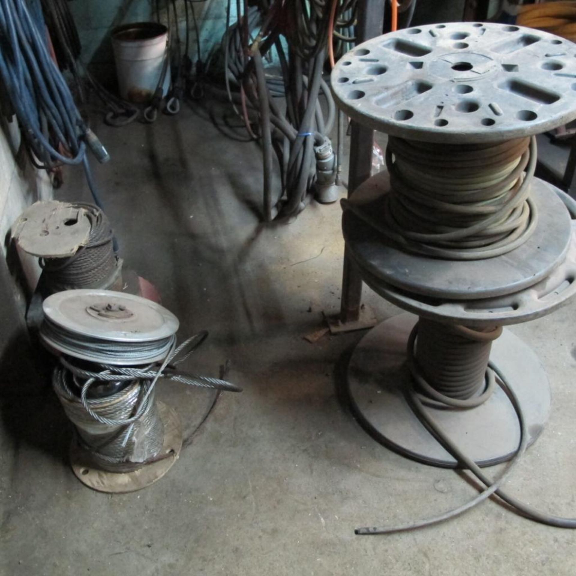 LOT OF HANGING CABLES, WIRE SLINGS, HOSES, STEEL CABLES, WIRE REELS AND HOSES (LOWER CRIB) - Image 5 of 5