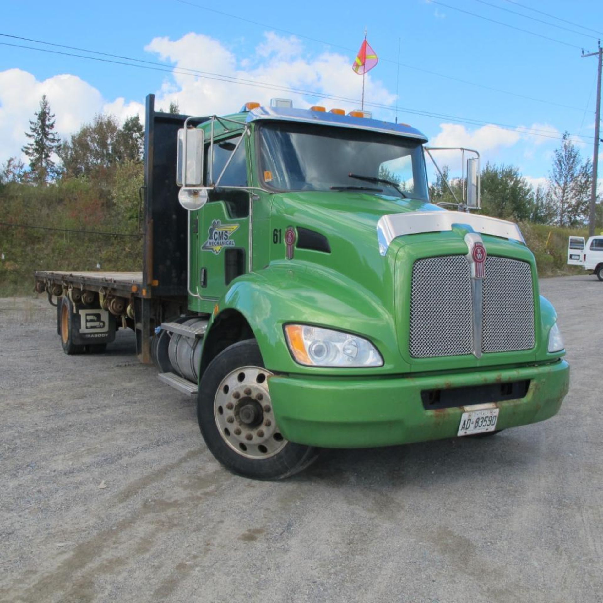 2013 KENWORTH FLAT DECK TRUCK MODEL T270, 96009 KM INDICATED, 2609 HRS, (APPROX) 24' WOOD DECK, SING