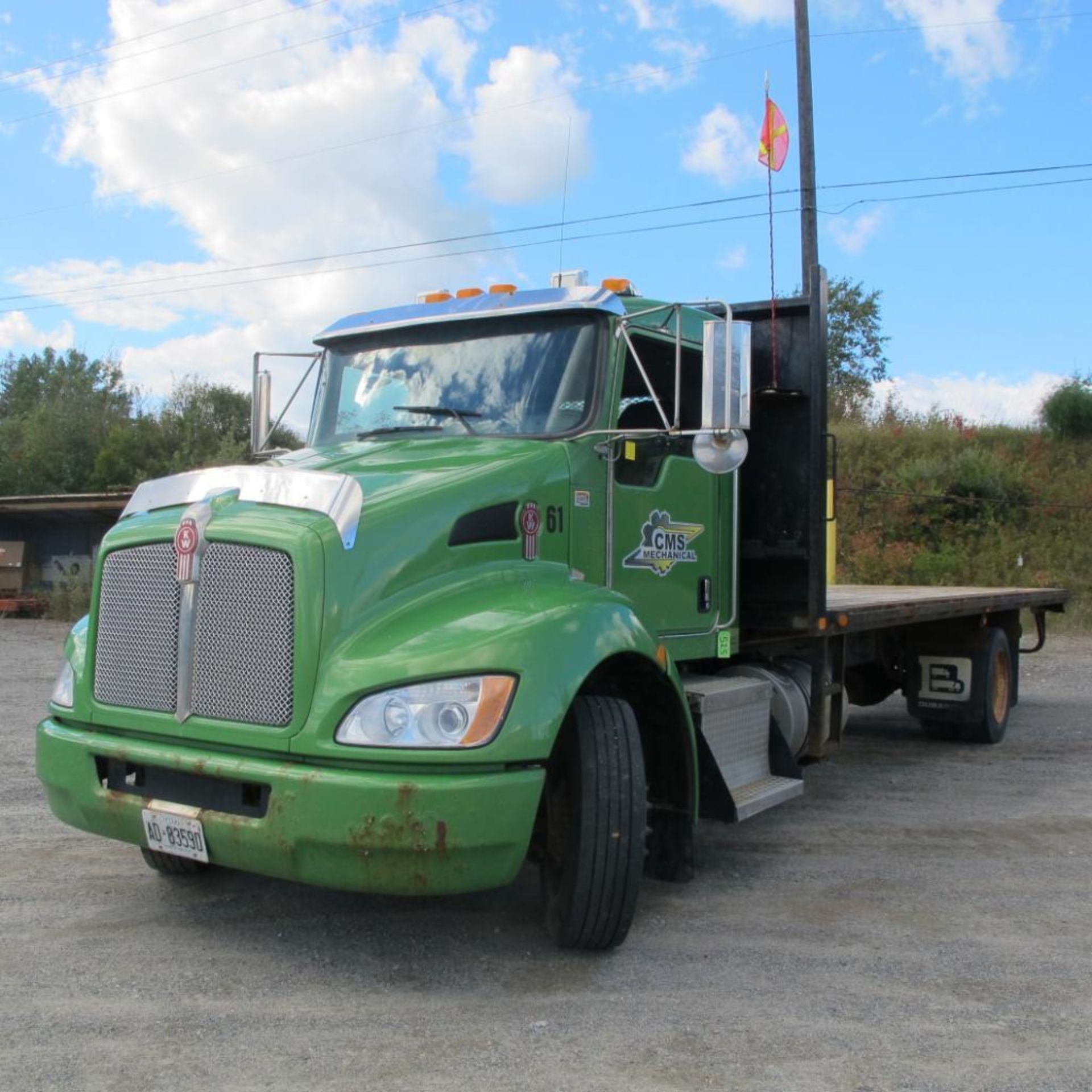 2013 KENWORTH FLAT DECK TRUCK MODEL T270, 96009 KM INDICATED, 2609 HRS, (APPROX) 24' WOOD DECK, SING - Image 2 of 11