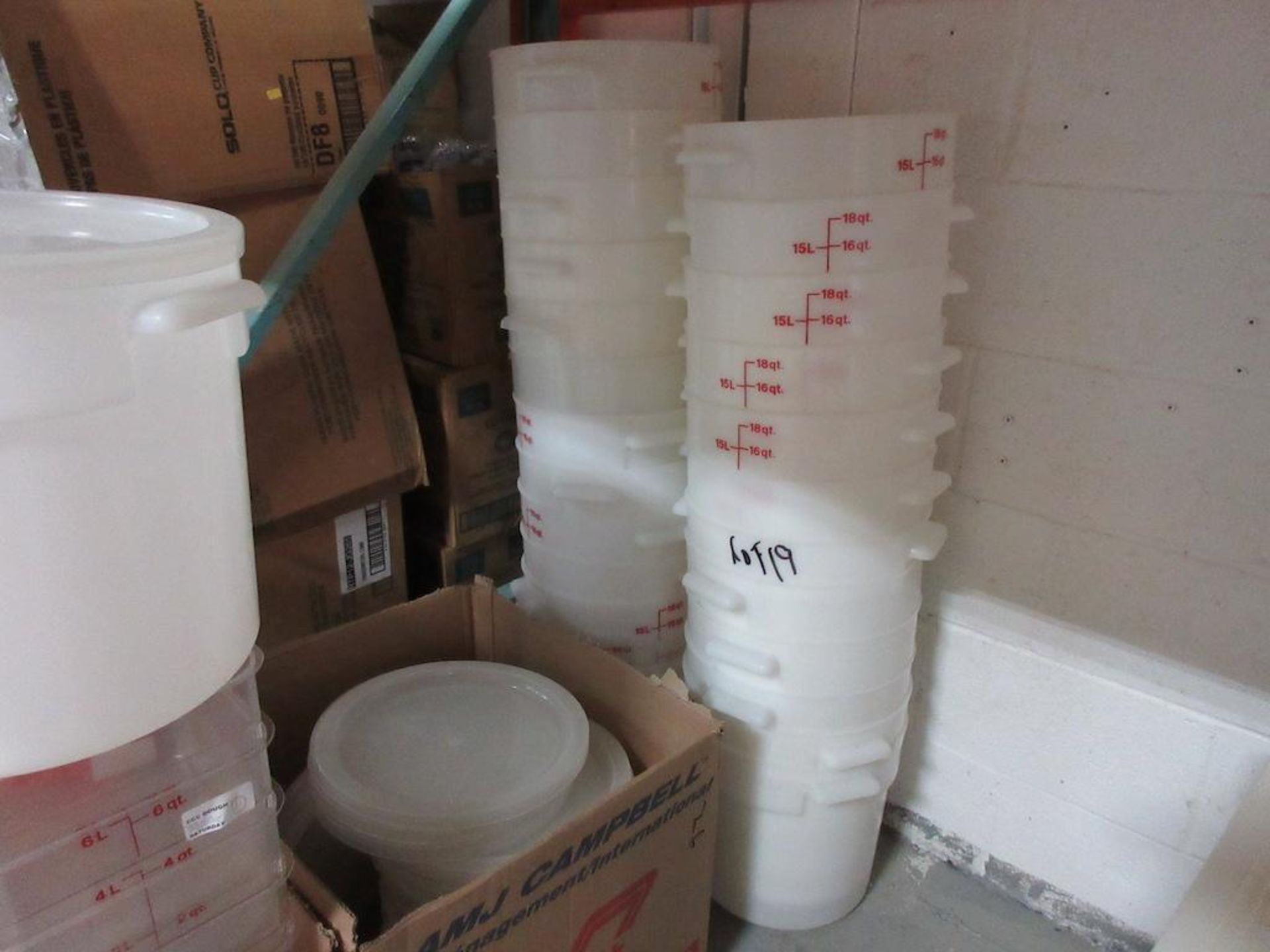 Lot asst. 26 plastic 18 qt pails w lids, 25 plastic 6 qt containers w lids - Image 5 of 5