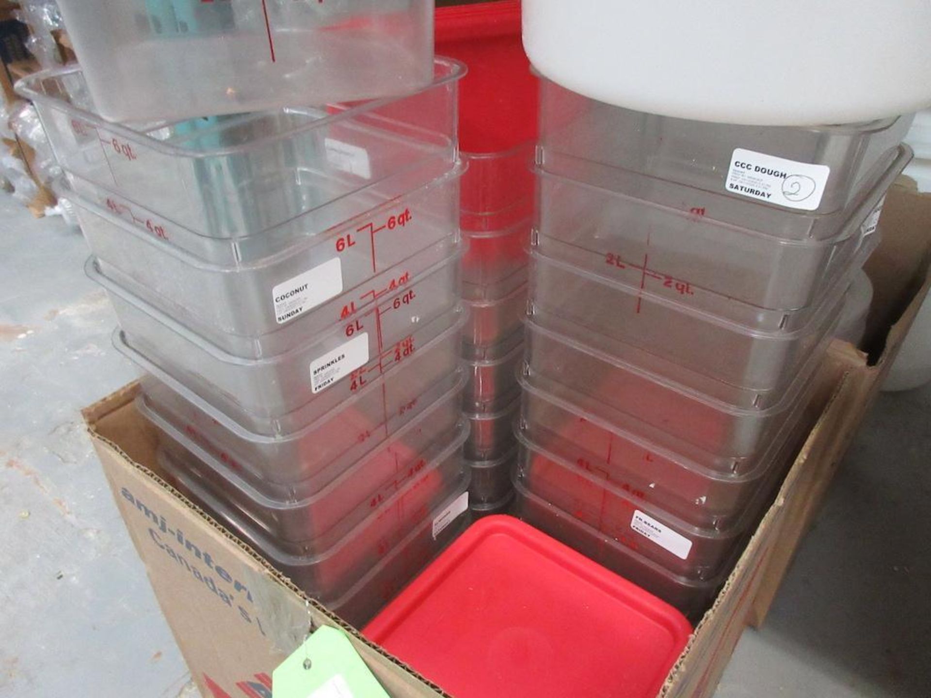 Lot asst. 26 plastic 18 qt pails w lids, 25 plastic 6 qt containers w lids - Image 3 of 5