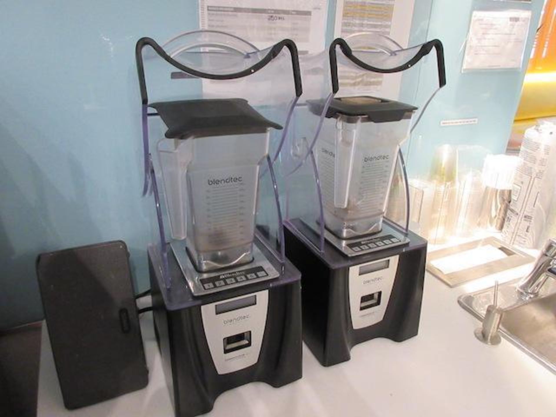 Blendtec commercial blender model Connoisseur 825 ICB4/ABC4, 5 speed, pulse, (3) 1 Litre mixing jugs - Image 4 of 12