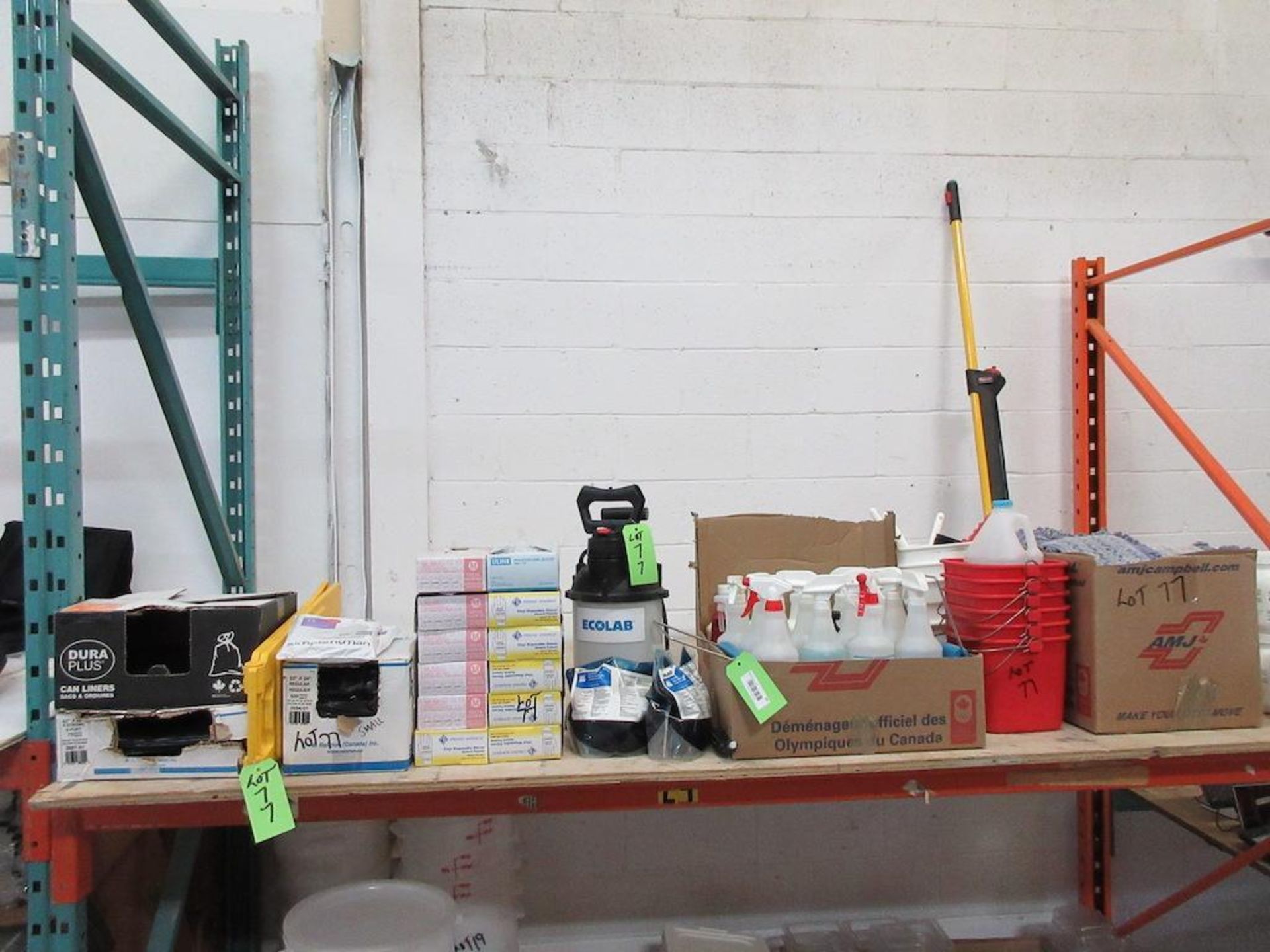 Lot Ecolab sprayer, chemicals, cleaning supplies etc.