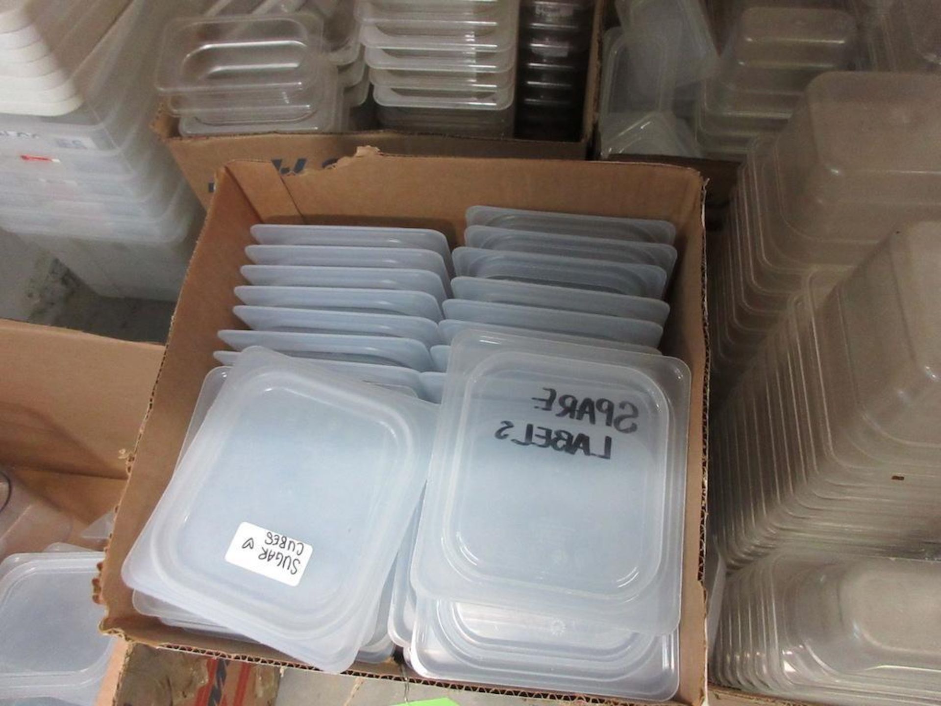 Lot 5 boxes: asst. plastic inserts, containers, lids - Image 3 of 7