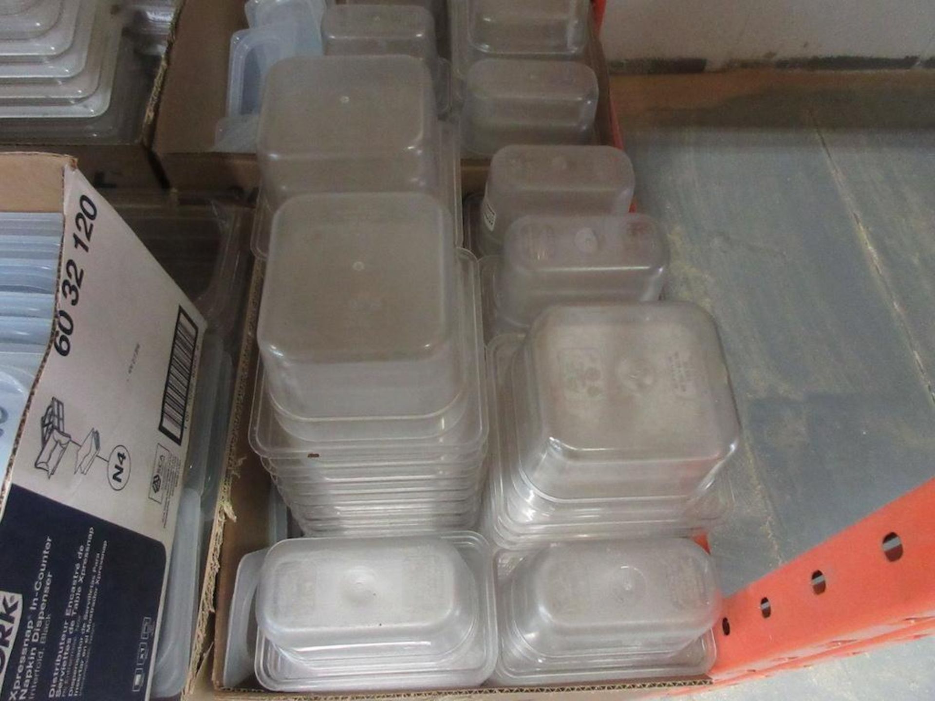 Lot 5 boxes: asst. plastic inserts, containers, lids - Image 4 of 7