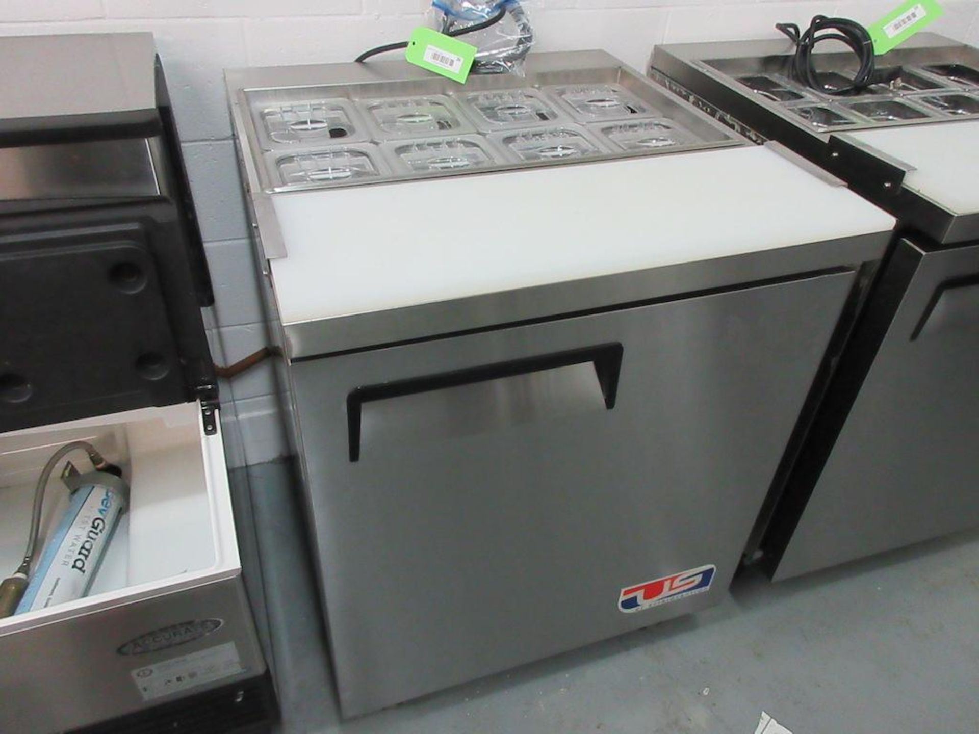 2015 US Refrigeration model USSV-28 refrigerated portable sandwich/salad prep table, plastic inserts - Image 3 of 9