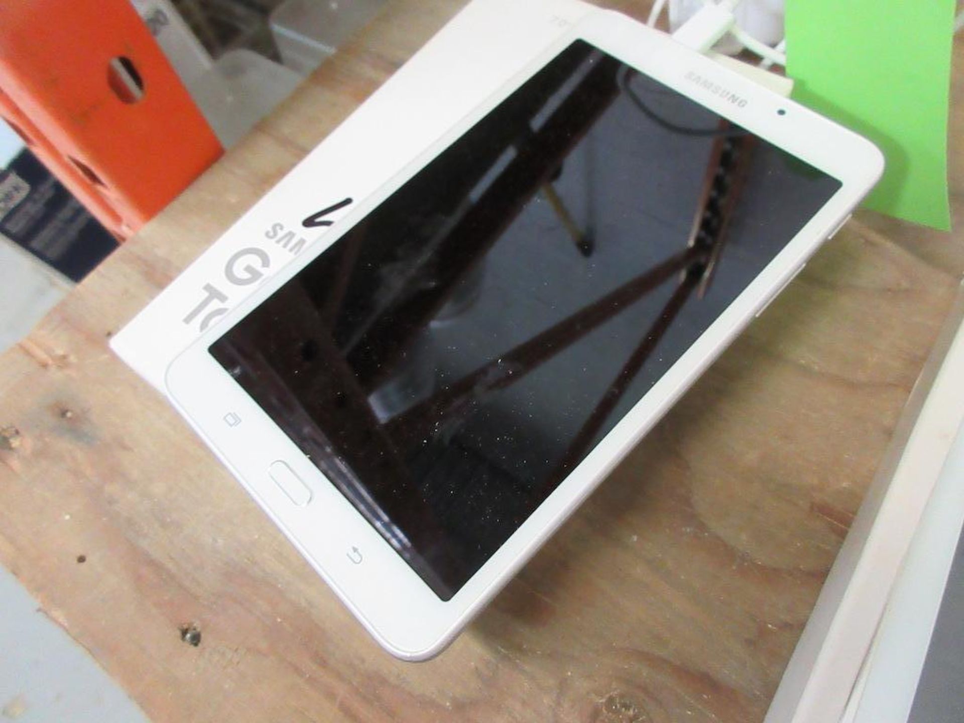 Lot 2 tablets: Samsung Galaxy Tab A, Acer w cracked screen - Image 3 of 5