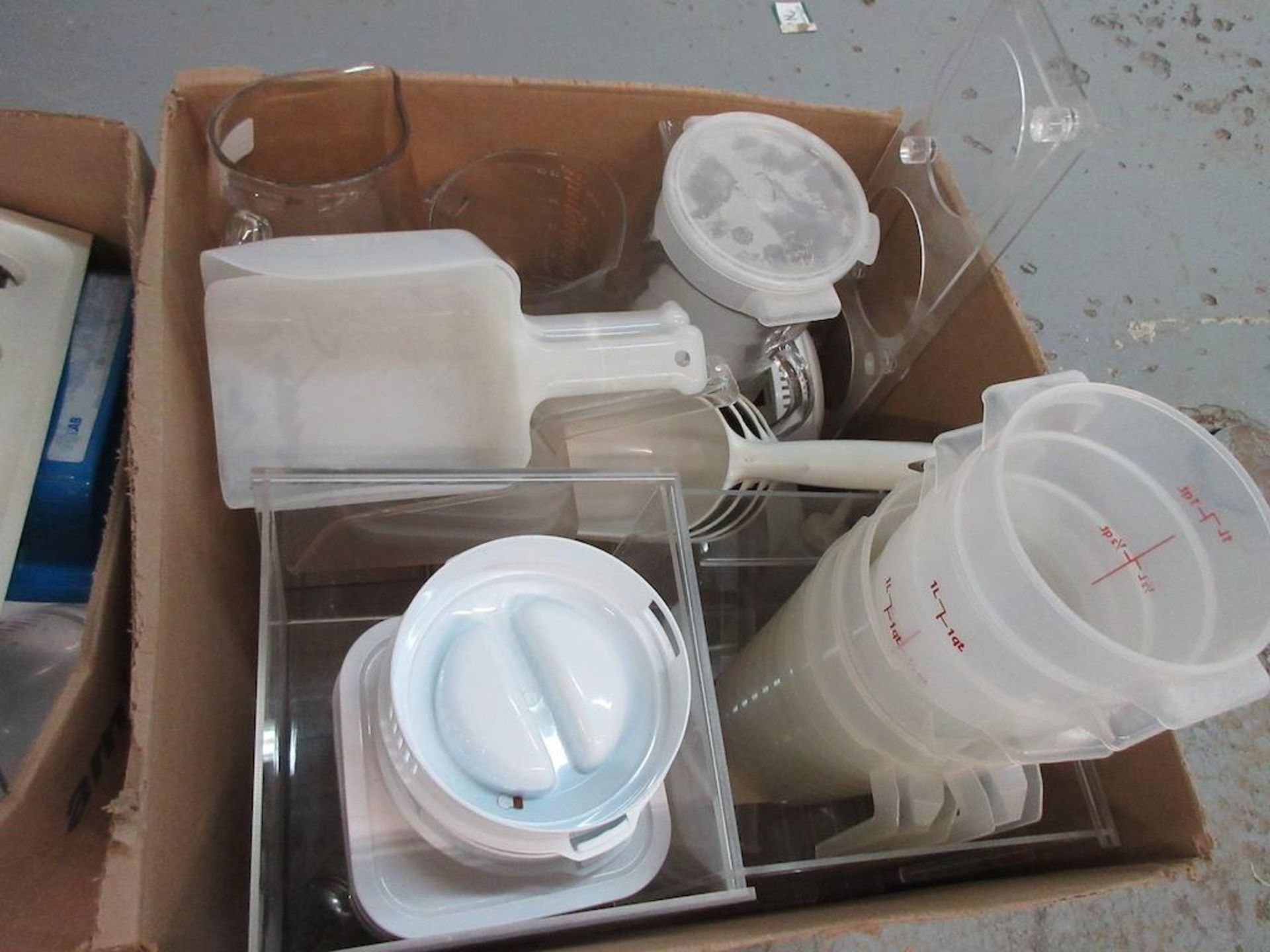 Lot 3 boxes: plastic containers, dishes, bowls etc. - Image 4 of 4