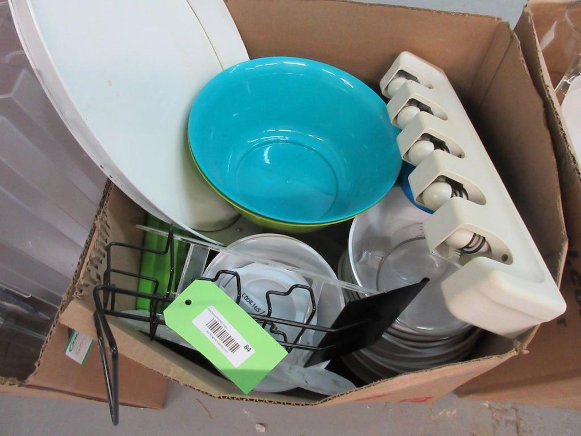 Lot 3 boxes: plastic containers, dishes, bowls etc. - Image 3 of 4