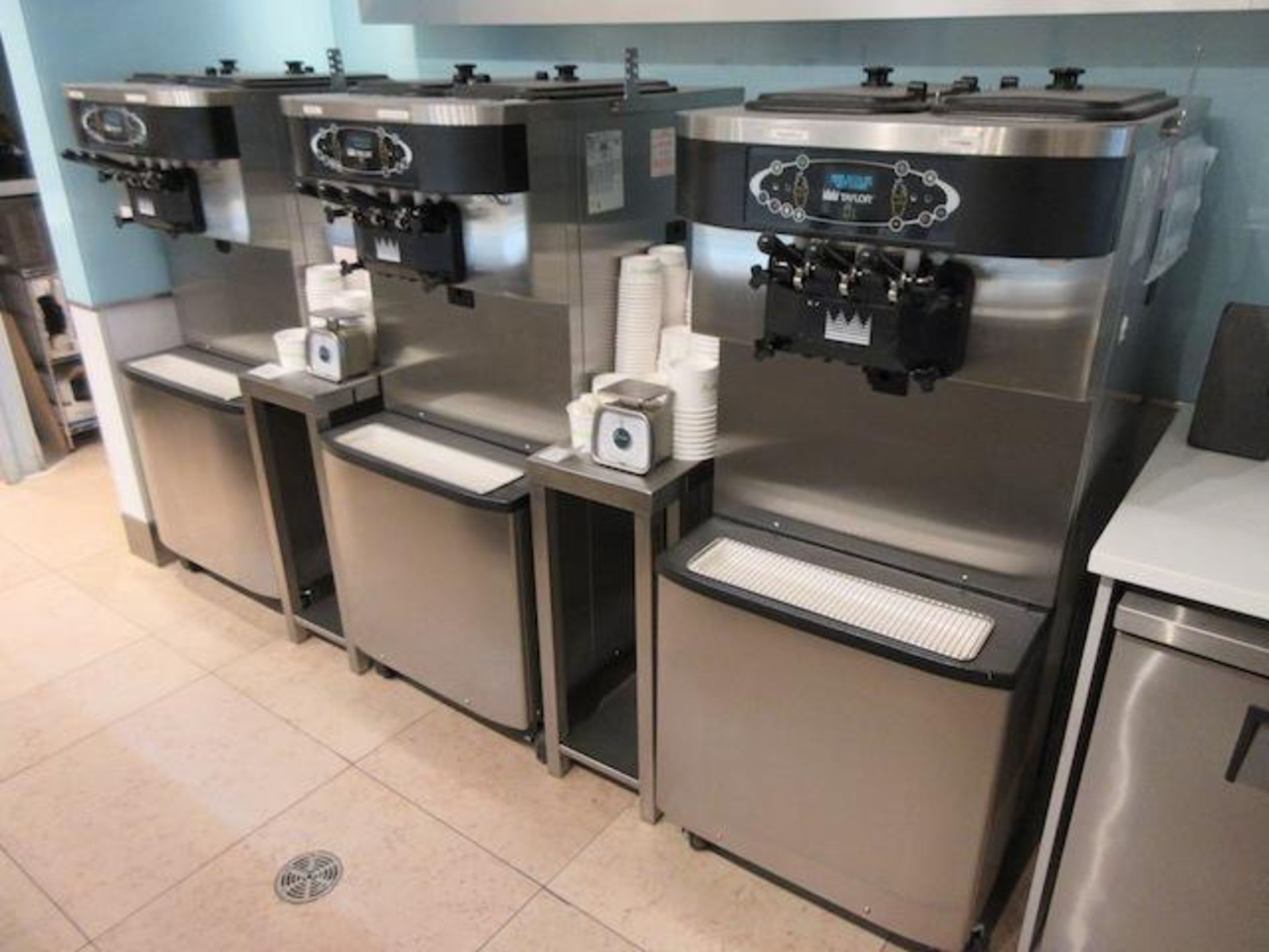 2015 Taylor model C713-33 soft serve freezer, twin twist, air cooled, 3 ph, sn M5071489 - Image 3 of 14