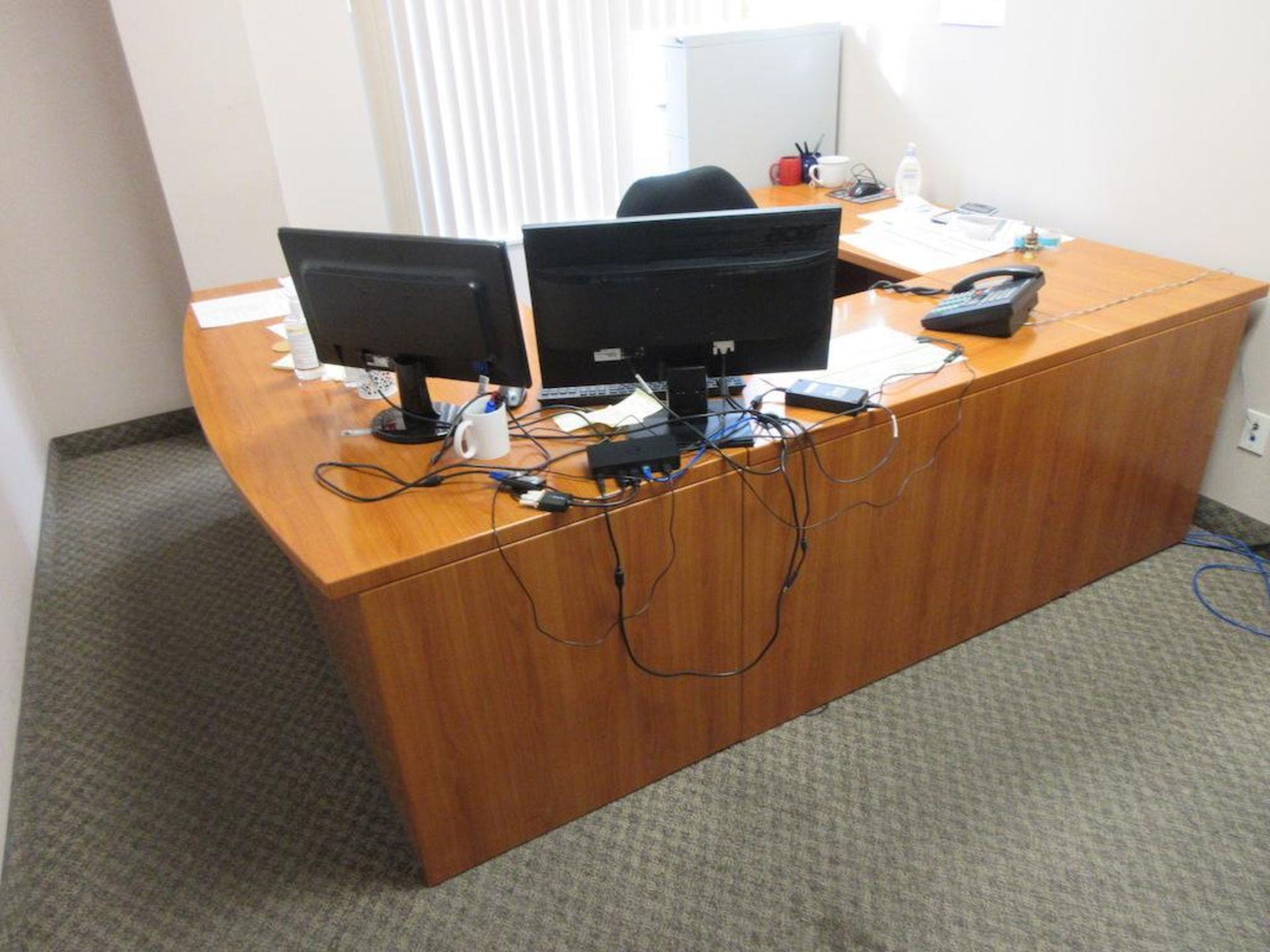 Office contents, furniture only: maple desk, 2 chairs, 4 dr lateral file cabinet, 2 dr lateral file - Image 2 of 6