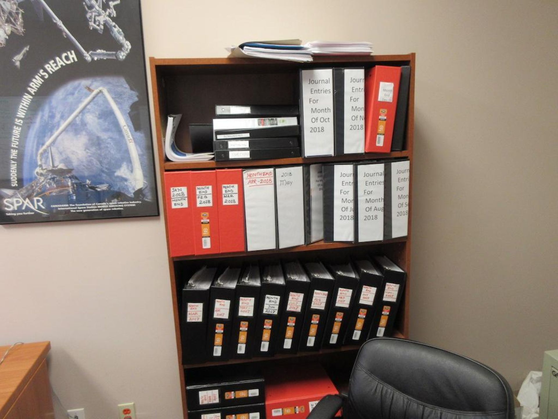 Office contents, furniture only: maple desk, 2 chairs, 4 dr lateral file cabinet, 2 dr lateral file - Image 6 of 6